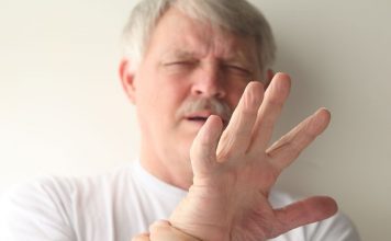 อาการสั่น โรคสั่นโดยไม่ทราบสาเหตุ (Essential Tremor) อาการสั่น